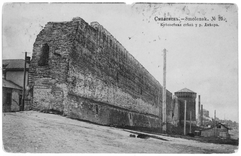 Дореволюционные фотографии крепостной стены. И немного истории