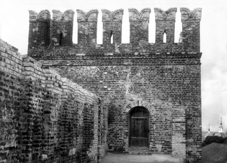 Не сохранившийся участок крепостной стены вдоль Бакунина