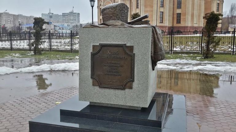 Памятник бородинскому хлебу в Десногорске