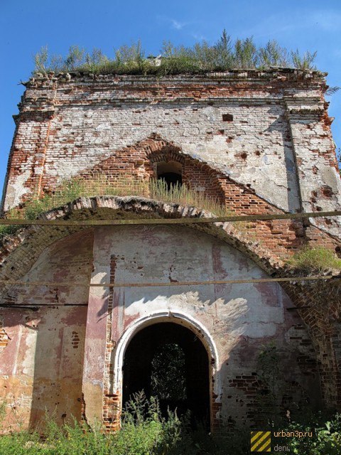 Заброшенная церковь Ахтырской иконы Божией в Демидовском районе