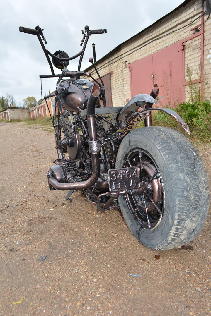 В Смоленске появился странный кастом-мотоцикл