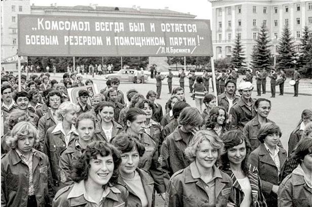 Демонстрация на площади Ленина