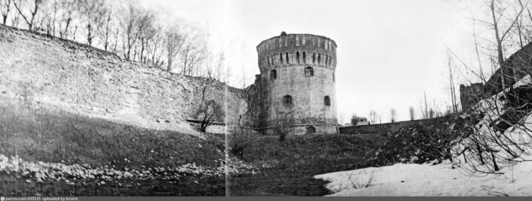Вид Громовой башни из крепостного рва, 1902
