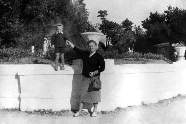  
 В Лопатинском саду, 1958
 