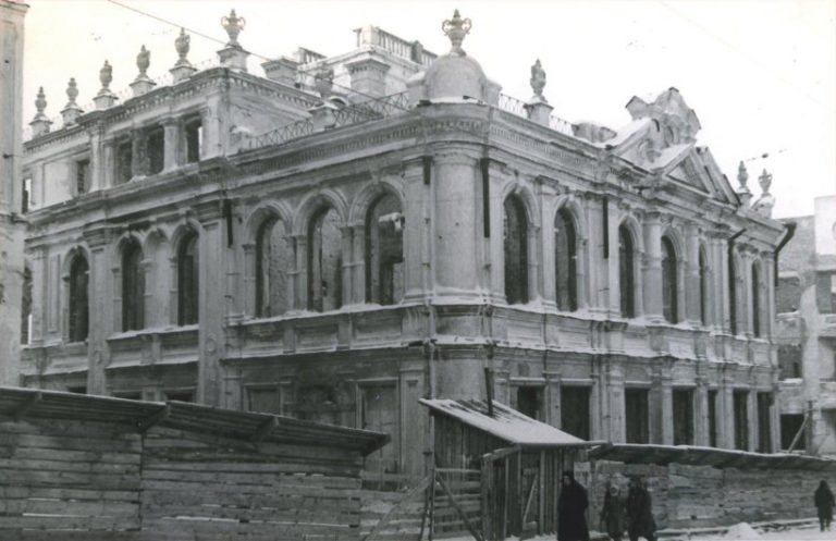  
 Дом Павлова после освобождения Смоленска от немцев
 