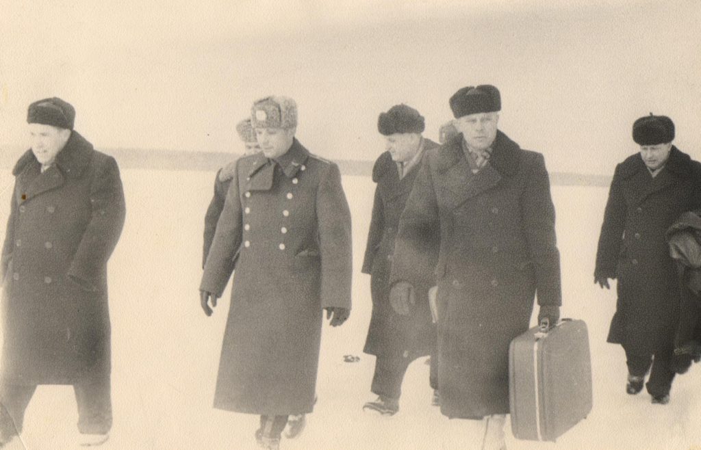 Ю.А.Гагарина провожают после посещения им Сычёвского района