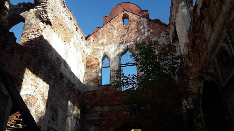 Позабытый и позаброшенный дворец князя Голицына и графа Муромцева