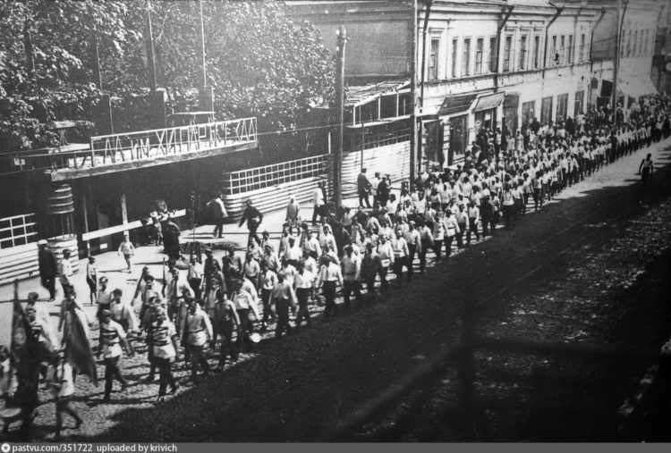 Физкультурный парад на Ленинской улице, 1932 — 1936 гг.