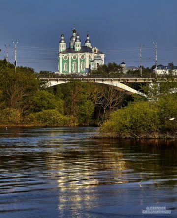 Необычный ракурс моста на Дзержинского