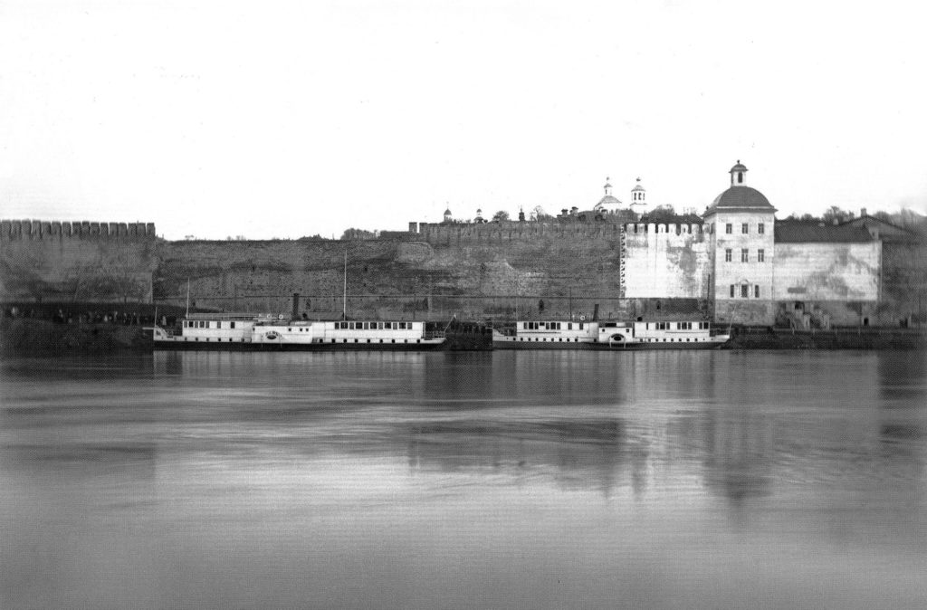 Стоянка пароходов у церкви Тихона Задонского. 1905