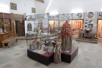 Экспозиция музея «Смоленский лён» в Никольской башне Смоленской крепостной стены (ул. Жукова)